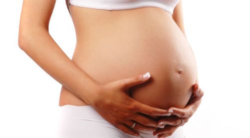 Cuando una mujer embarazada contrae la COVID-19, una cesárea se vincula con unos peores resultados