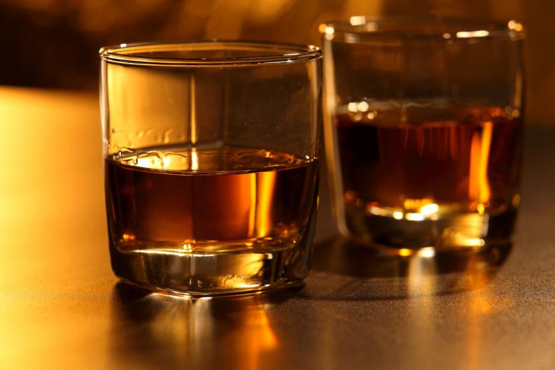 La industria del alcohol deliberadamente minimiza el riesgo de cáncer