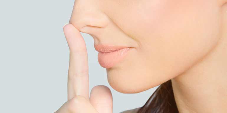 Colgajo de Rintala doble o modificado en la reconstrucción de defectos del dorso nasal. Reporte de caso
